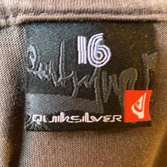 Quicksilver Men’s Layer-look Brown and Grey Tee in size small (teenager boy 16) - Picture 4 of 7